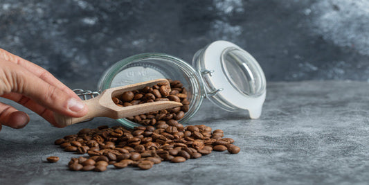 Verse koffiebonen in een pot, De koffiemeester Arabica koffiebonen