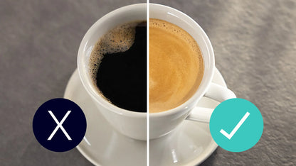 Vergelijking van twee kopjes koffie, met en zonder waterfilter